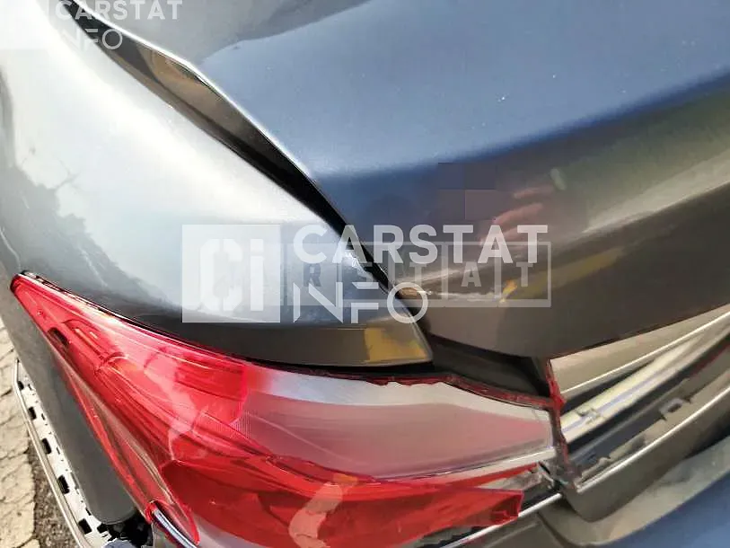 Photo 2 of 11: 2018 BMW 520d, VIN WBAJC3109JDB91357 — Korean insurance auction