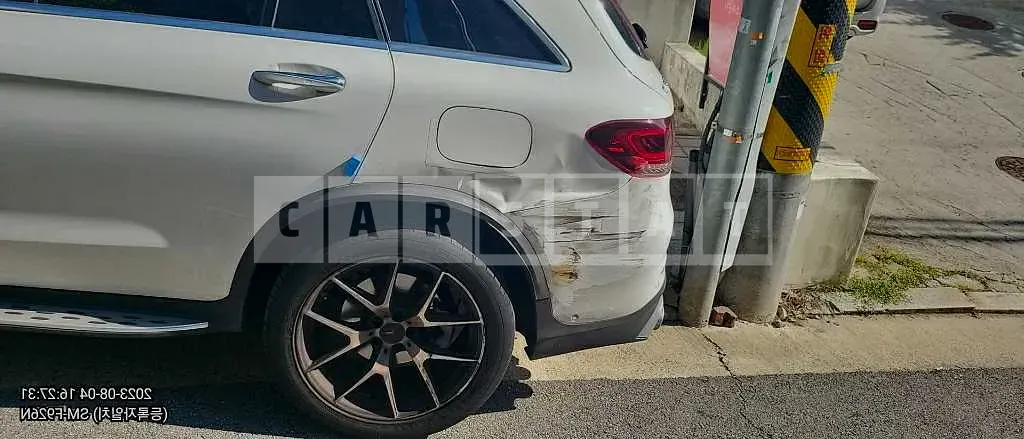 Photo 2 of 9: 2018 Mercedes-Benz E300 4Matic, VIN WDDZF4KB0JA410956 — Korean insurance auction