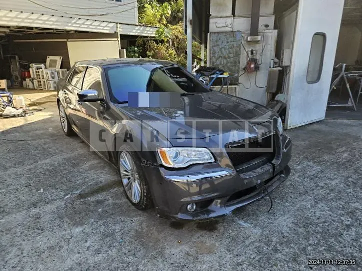 Photo 2 of 4: 2015 Mercedes-Benz Chrysler 300C — Korean insurance auction