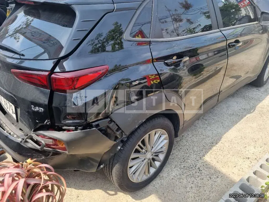 Photo 2 of 12: 2018 Hyundai Kona, VIN KMHK3816GJU002447 — Korean insurance auction