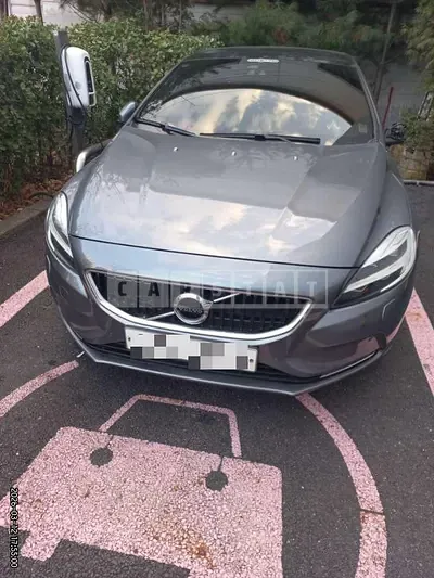 Photo 1 of 25: 2016 Volvo V40D4 — Korean insurance auction