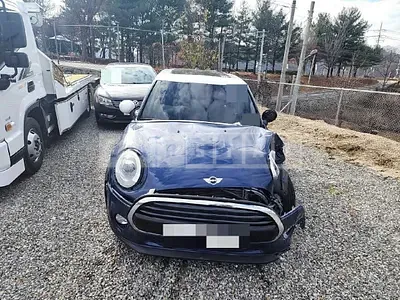 Photo 1 of 13: 2016 MINI Cooper D Five-Door, VIN WMWXT3103G2C96748 — Korean insurance auction