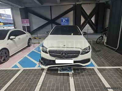 Photo 1 of 50: 2017 Mercedes-Benz E 300 4Matic — Korean insurance auction