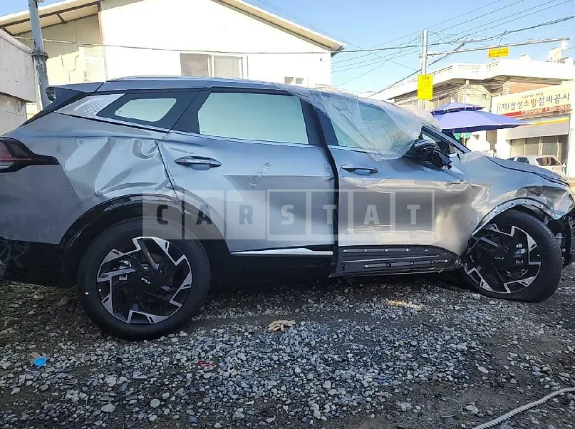 Photo 2 of 21: 2024 Kia Sportage, VIN KNAPV81BGRK227408 — Korean insurance auction