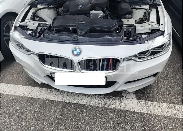 Photo 2 of 17: 2018 BMW 320i — Korean insurance auction