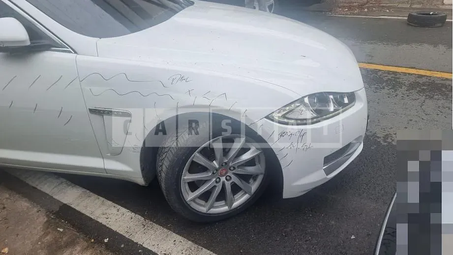 Photo 2 of 17: 2015 Jaguar XF 2.0GTDI — Korean insurance auction
