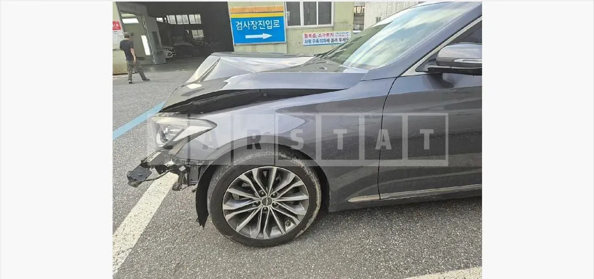 Photo 2 of 13: 2016 Genesis 3.3 — Korean insurance auction