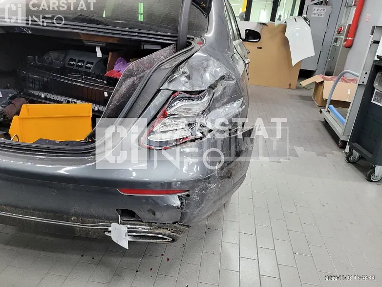 Photo 2 of 22: 2018 Mercedes-Benz E220 d — Korean insurance auction