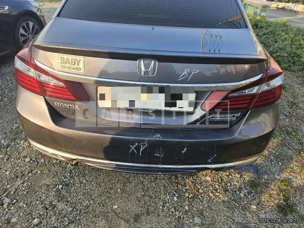 Photo 2 of 8: 2017 Honda Accord Hybrid — Korean insurance auction
