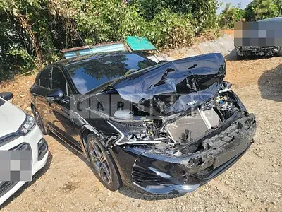 Photo 1 of 18: 2019 Kia K5 — Korean insurance auction