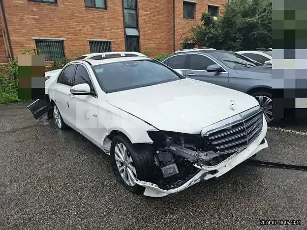 Photo 2 of 15: 2016 Mercedes-Benz E220 d — Korean insurance auction
