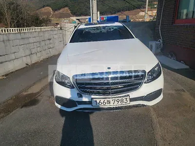 Photo 1 of 15: 2019 Mercedes-Benz E220 d 4Matic, VIN WDDZF0FB8KA533585 — Korean insurance auction