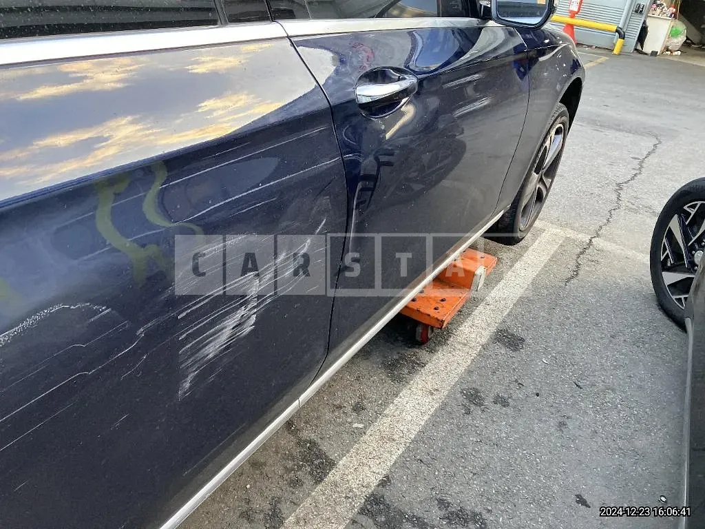 Photo 2 of 14: 2019 Mercedes-Benz E300 — Korean insurance auction