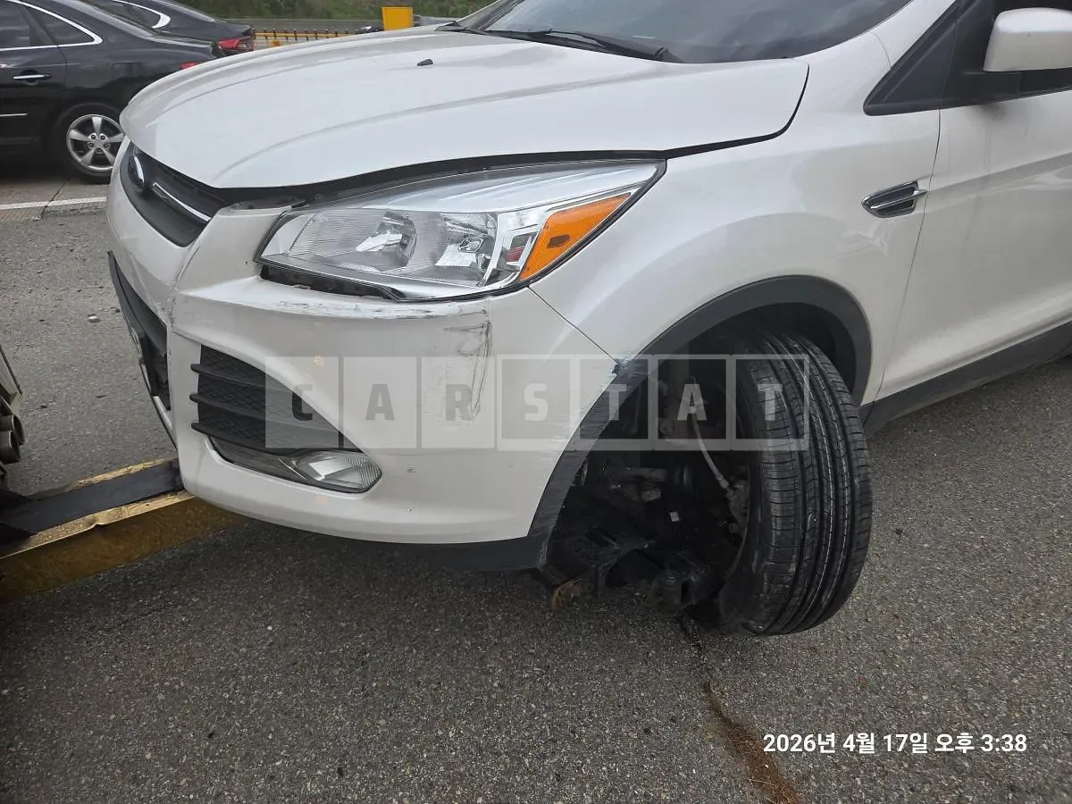 Photo 2 of 17: 2015 Ford Escape — Korean insurance auction
