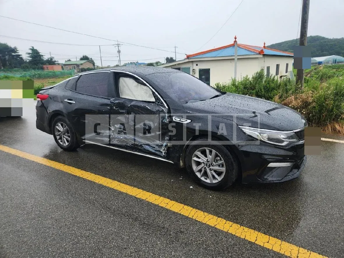 Photo 2 of 19: 2018 Kia K5 2.0, VIN KNAGS411BKA263767 — Korean insurance auction