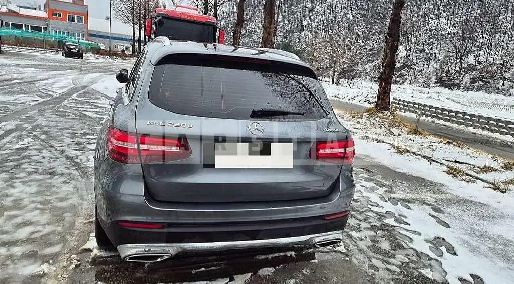 Photo 2 of 8: 2018 Mercedes-Benz GLC220 d 4Matic — Korean insurance auction