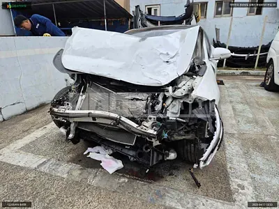 Photo 1 of 28: 2022 Genesis G70, VIN KMTG341ABNU101802 — Korean insurance auction