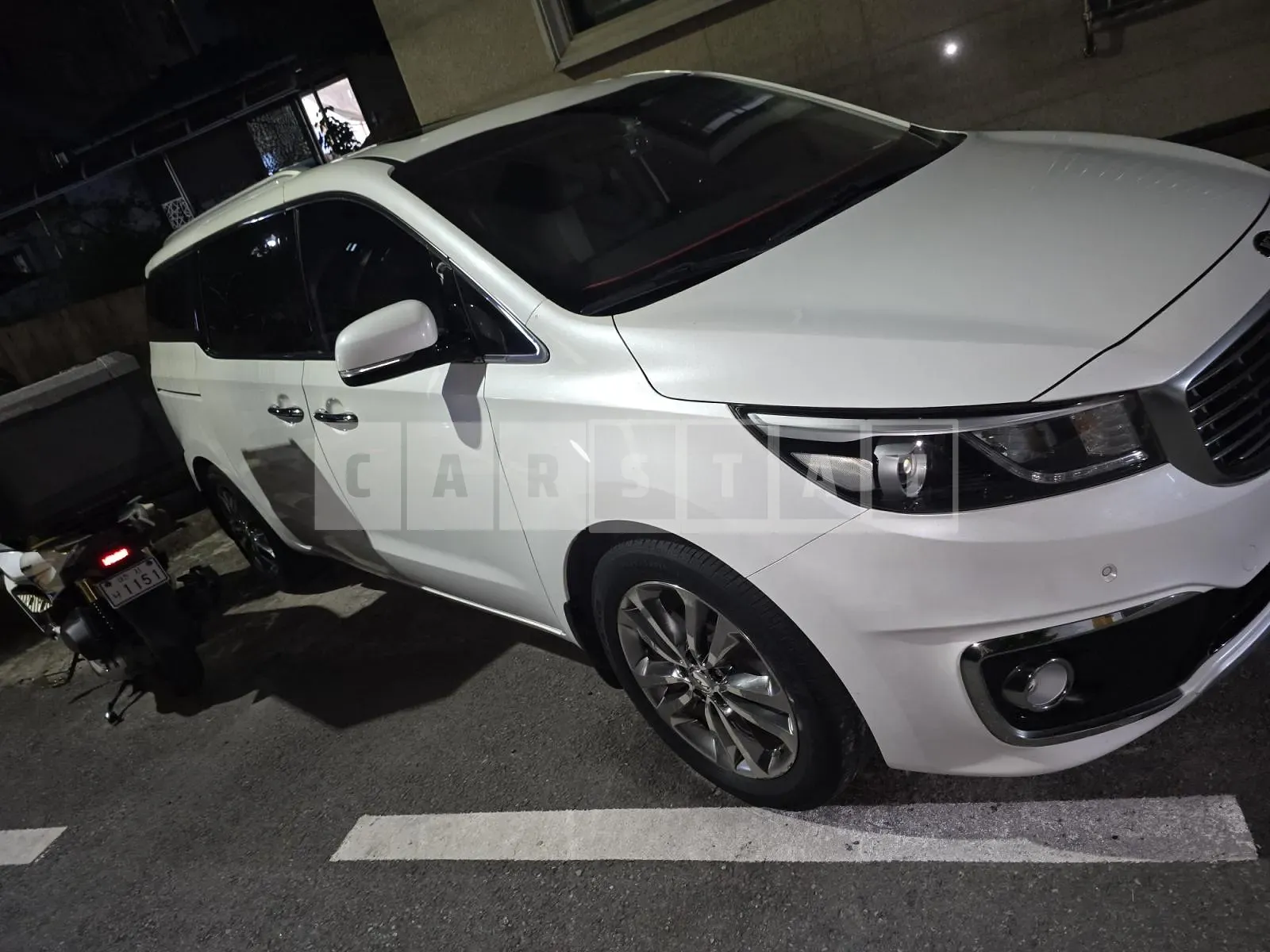Photo 2 of 4: 2016 Kia All New Carnival 7-Seater Limousine Diesel Vip, VIN KNAMB81ABHS295335 — Korean insurance auction