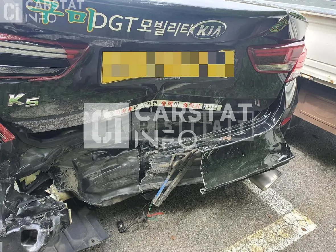 Photo 2 of 28: 2020 Kia K5 — Korean insurance auction