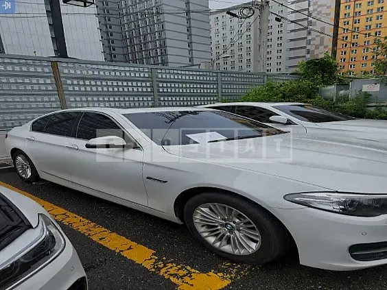Photo 2 of 9: 2015 BMW 520d, VIN WBA5E5101FG064144 — Korean insurance auction