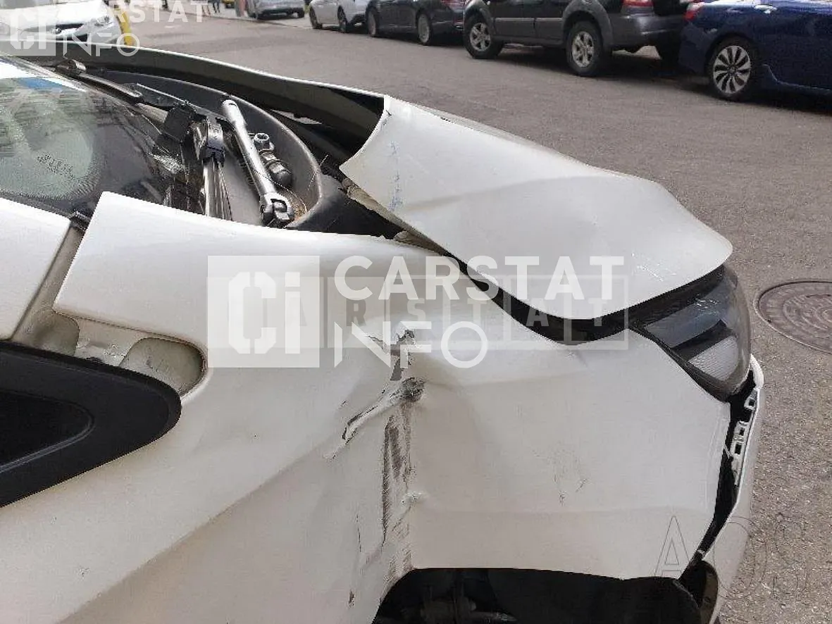 Photo 2 of 49: 2015 Kia Carnival 9 -Seater — Korean insurance auction