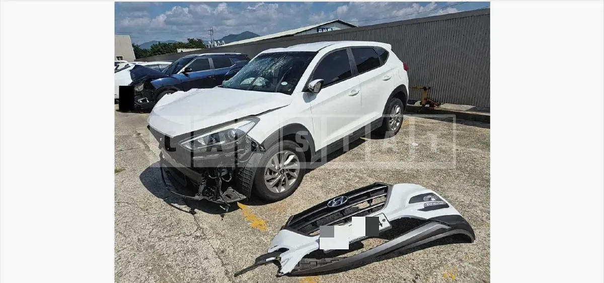 Photo 2 of 8: 2015 Hyundai Tucson TL — Korean insurance auction