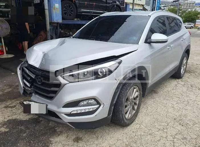 Photo 2 of 6: 2016 Hyundai Tucson TL — Korean insurance auction