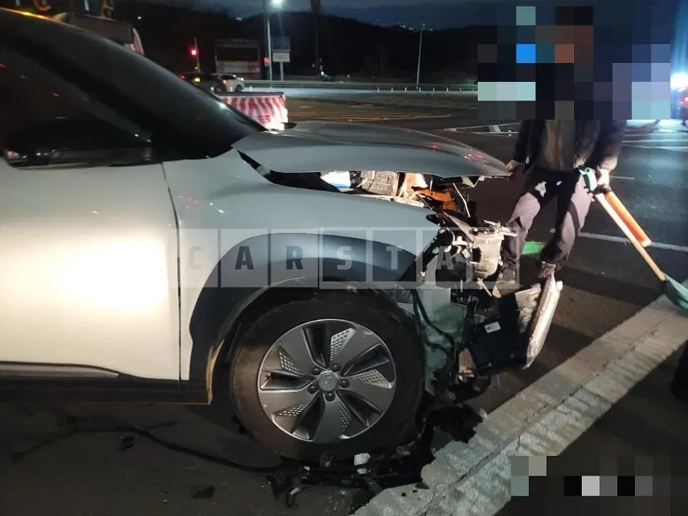 Photo 2 of 7: 2019 Hyundai Kona Electric, VIN KMHK381GFKU053926 — Korean insurance auction