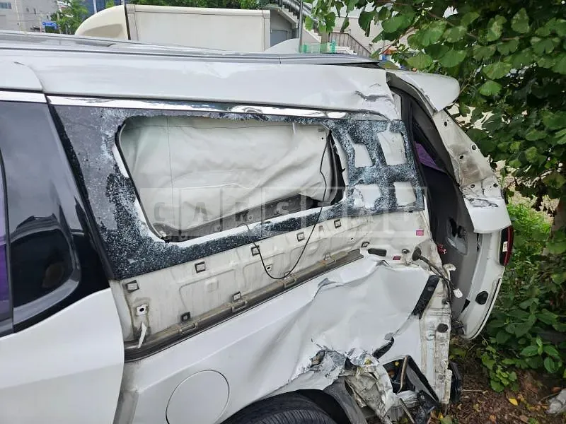 Photo 2 of 15: 2016 Kia Carnival — Korean insurance auction
