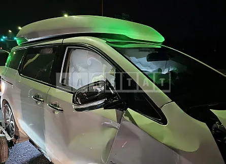 Photo 2 of 22: 2018 Kia Carnival Limousine, VIN KNAME811BJS387560 — Korean insurance auction