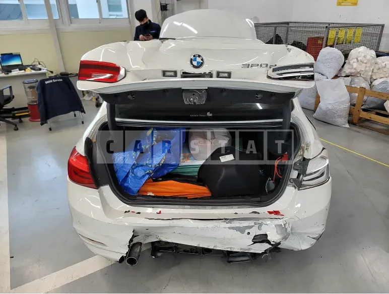 Photo 2 of 10: 2016 BMW 320d, VIN WBA8C5102GK634010 — Korean insurance auction