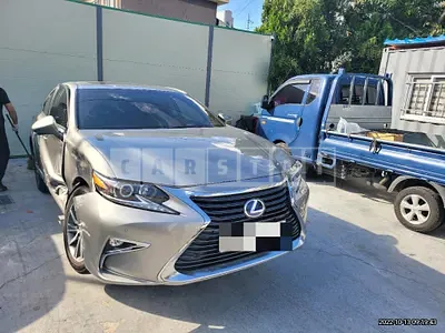 Photo 1 of 44: 2017 Lexus ES300h, VIN JTHBW1GG7H2147575 — Korean insurance auction