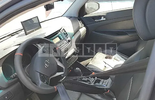 Photo 2 of 5: 2016 Hyundai Tucson, VIN KMHJ2815GGU008019 — Korean insurance auction