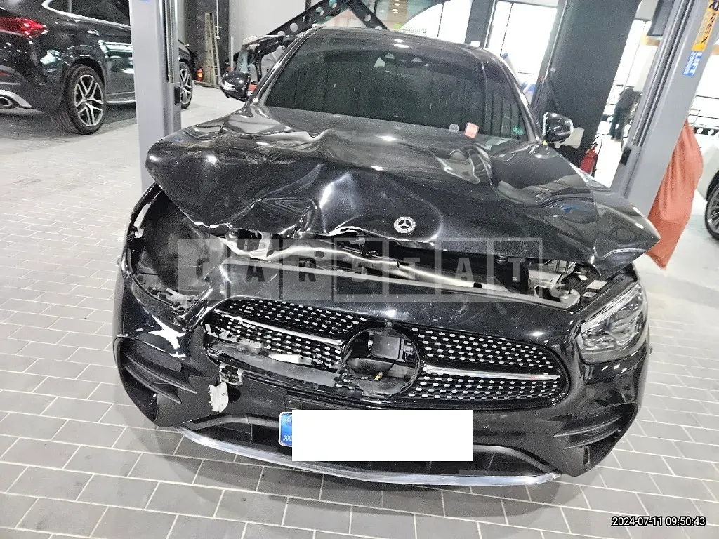 Photo 2 of 50: 2021 Mercedes-Benz E220 d 4Matic — Korean insurance auction