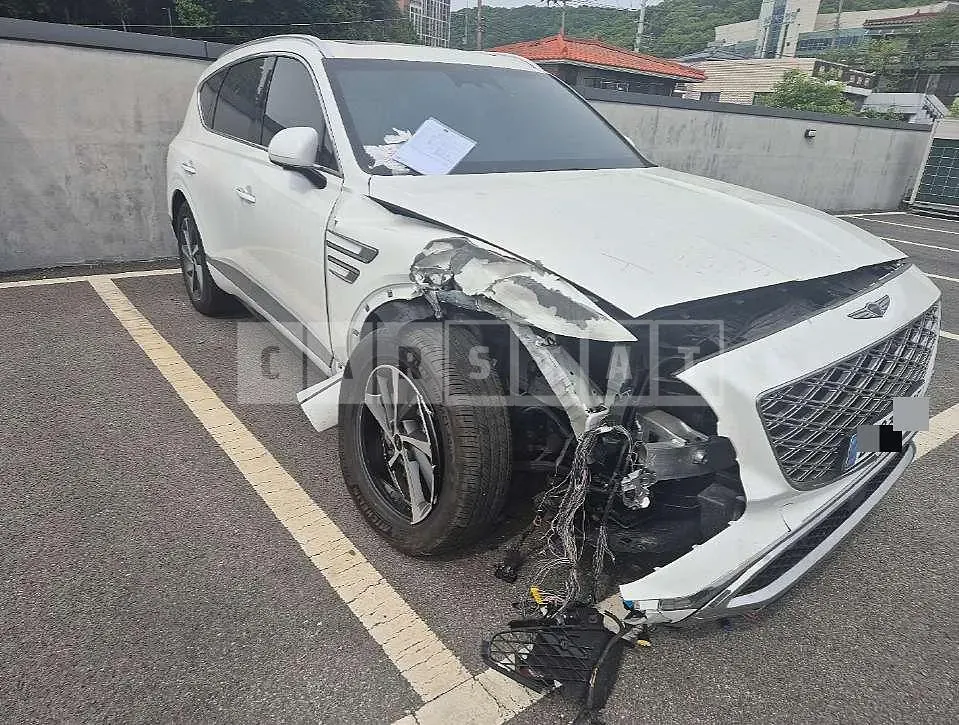 Photo 2 of 13: 2024 Genesis GV80 AWD — Korean insurance auction