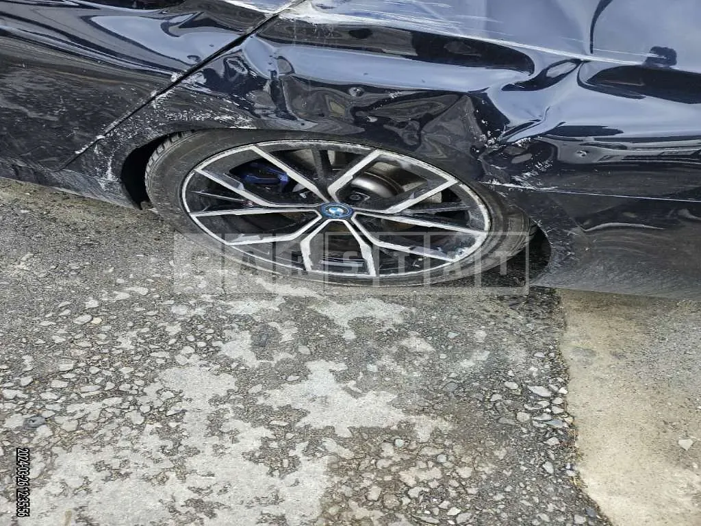 Photo 2 of 11: 2022 BMW 530e, VIN WBA51AG01NCK02346 — Korean insurance auction