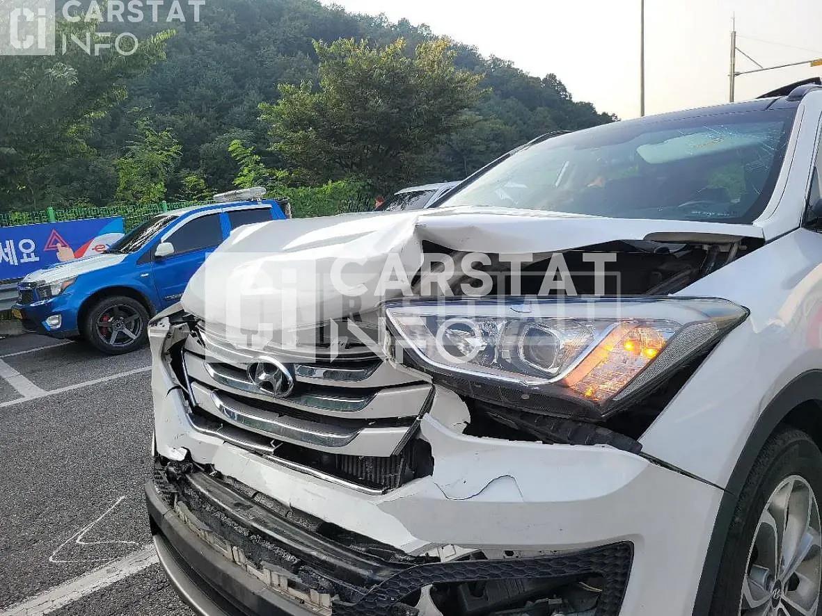 Photo 2 of 7: 2014 Hyundai Santa Fe 2.0 — Korean insurance auction