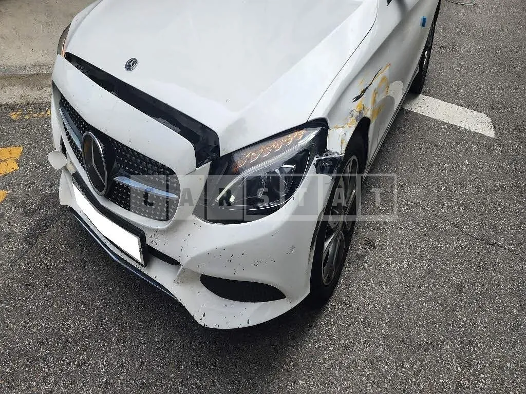 Photo 2 of 14: 2015 Mercedes-Benz C220 d, VIN WDDWF0EB5GF232724 — Korean insurance auction