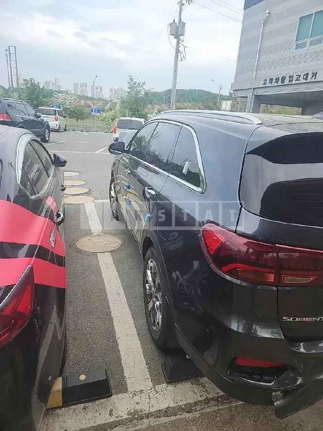 Photo 2 of 14: 2018 Kia Sorento 2.2, VIN KNAPS81BBKA508210 — Korean insurance auction