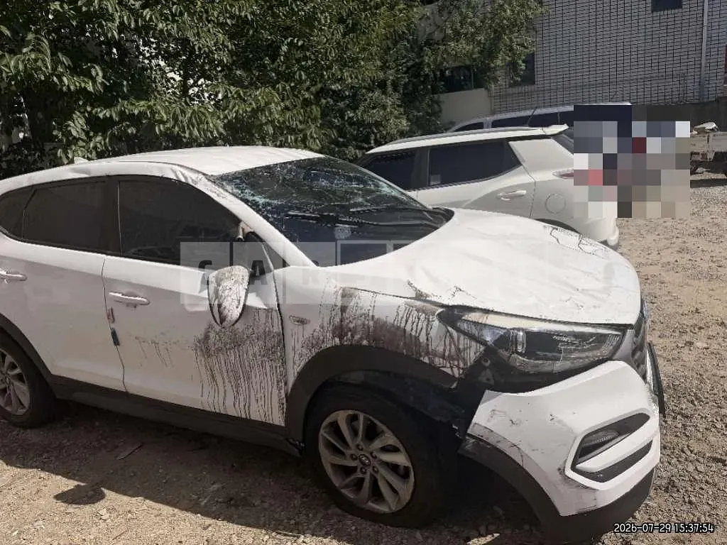 Photo 2 of 15: 2015 Hyundai Tucson TL — Korean insurance auction