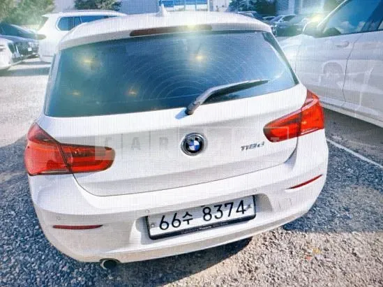 Photo 2 of 16: 2018 BMW 118d — Korean insurance auction