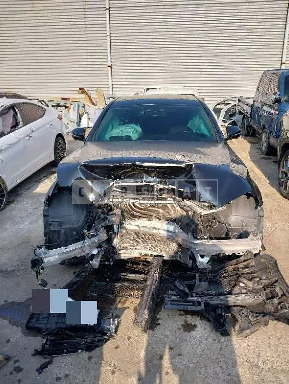 Photo 2 of 5: 2018 Mercedes-Benz E300 4Matic — Korean insurance auction