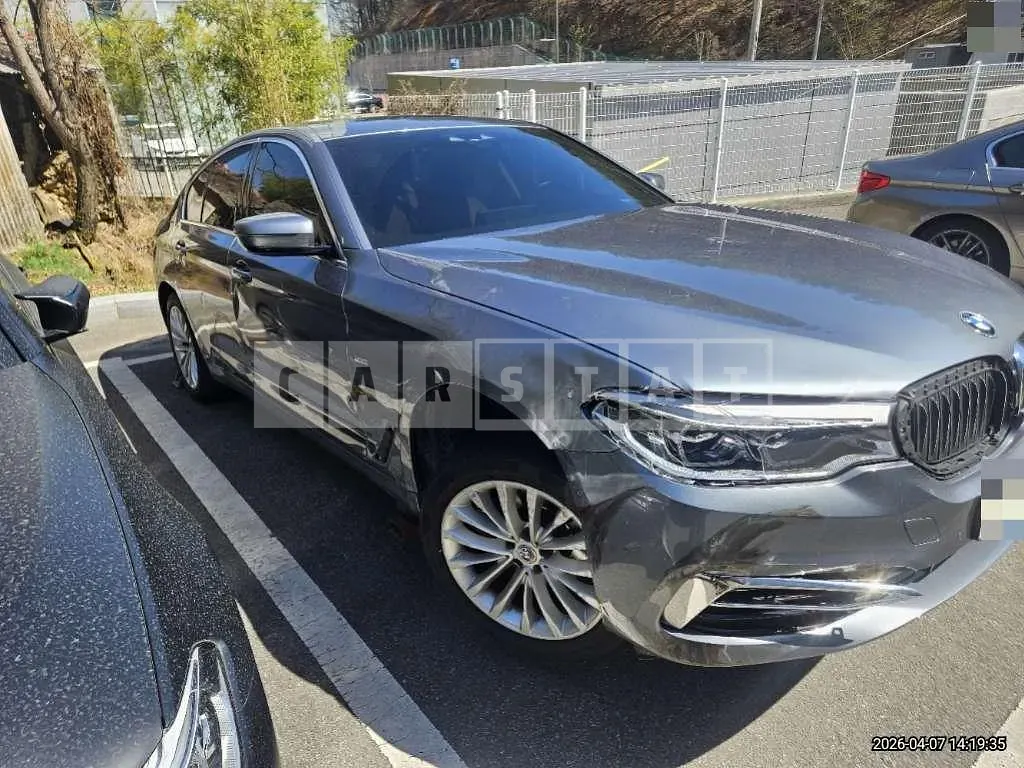 Photo 2 of 8: 2018 BMW 520d — Korean insurance auction