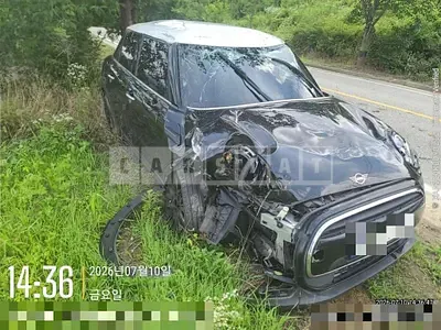 Photo 1 of 6: 2024 MINI Cooper Five-Door — Korean insurance auction