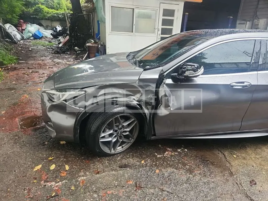 Photo 2 of 14: 2017 Infiniti Q30 — Korean insurance auction