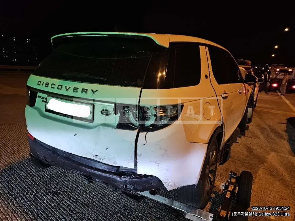 Photo 2 of 8: 2018 Land Rover Discovery Sports 2.0d, VIN SALCA2BN1JH768743 — Korean insurance auction