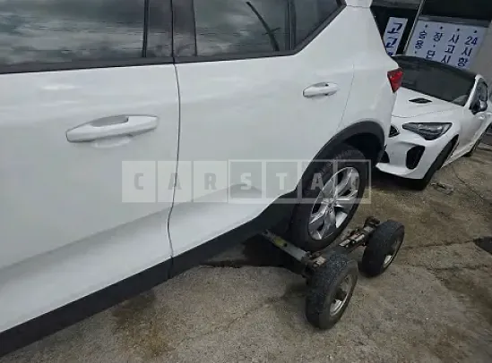 Photo 2 of 37: 2020 Volvo XC40T4 AWD — Korean insurance auction