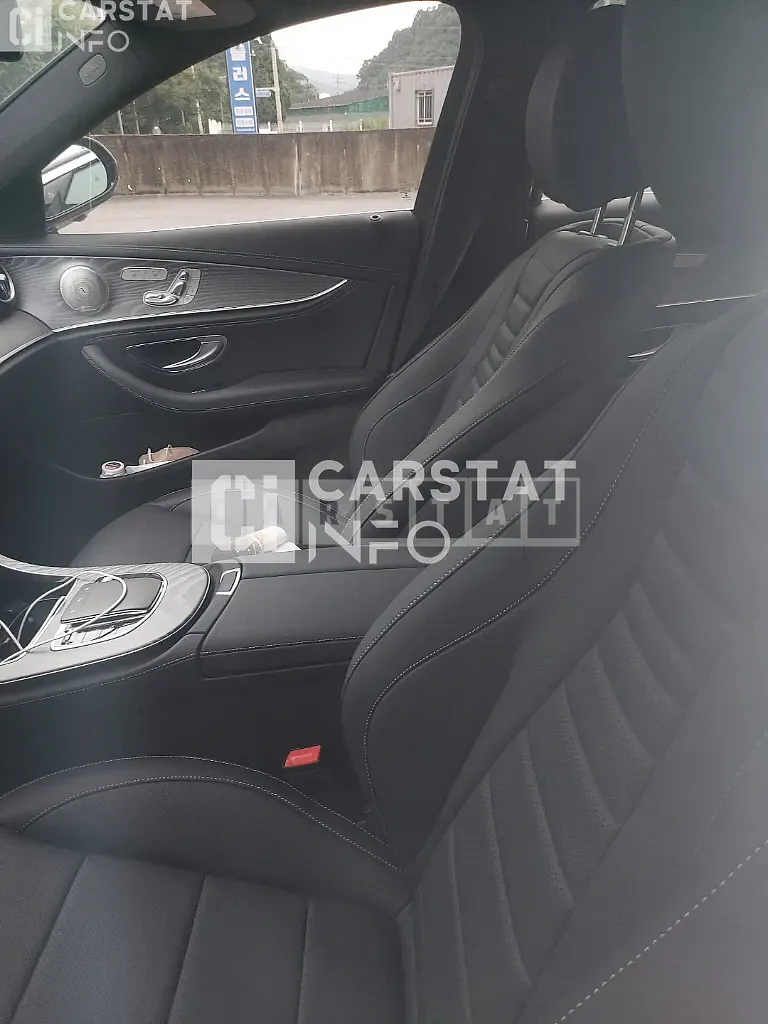 Photo 2 of 13: 2022 Mercedes-Benz E 350 4Matic, VIN W1KZF8GB1NB070927 — Korean insurance auction