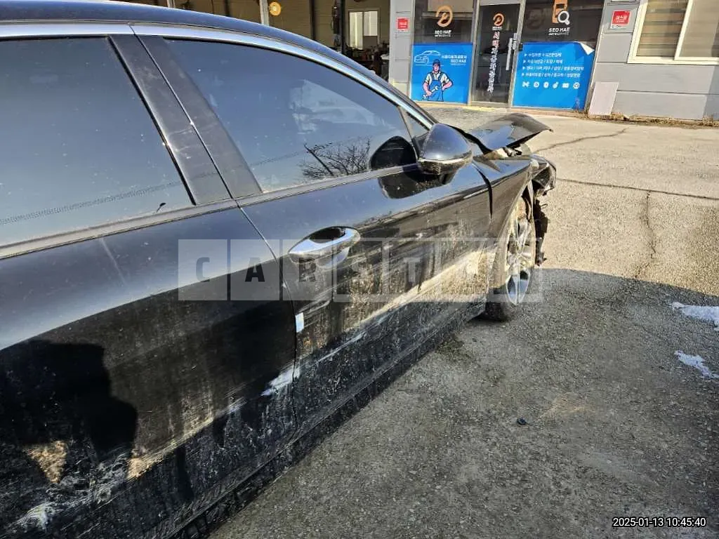 Photo 2 of 13: 2023 Kia K5 — Korean insurance auction