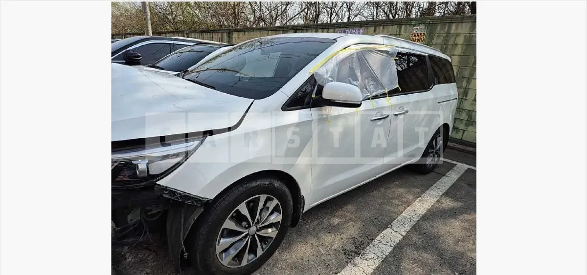 Photo 2 of 10: 2017 Kia Carnivals — Korean insurance auction